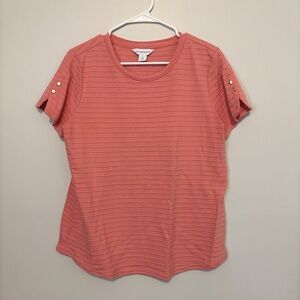 Liz Claiborne M apricot/coral ribbed top w/ button accents on short sleeves